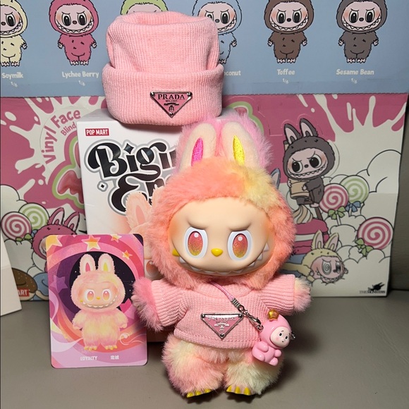 POP MART LABUBU Big Into Energy With Outfit Shirt and Beanie LOYALTY - Picture 10 of 17